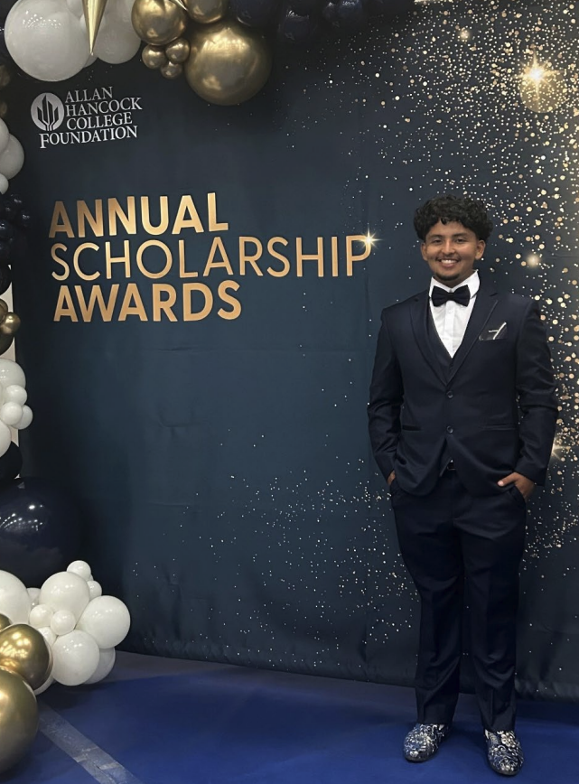 Tony Arango, Friends of the Library Scholarship winner